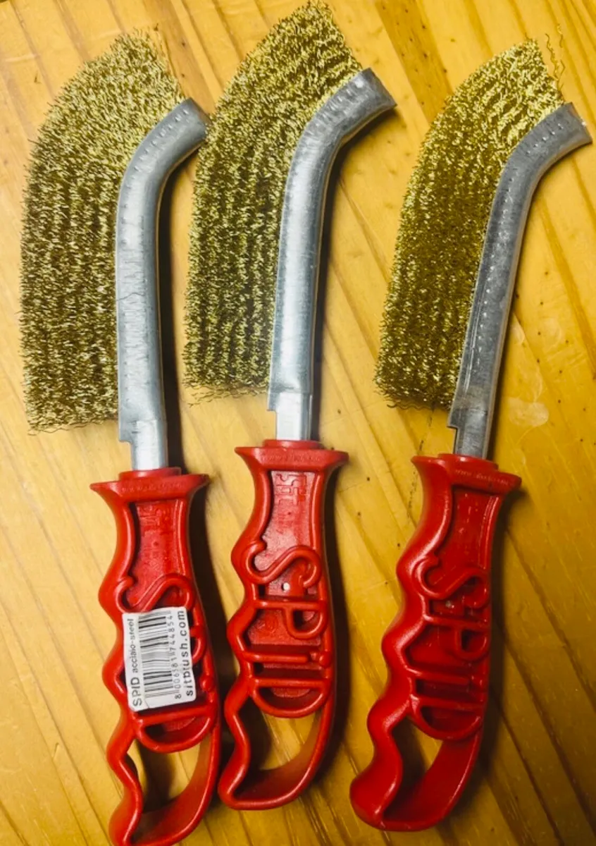Three brass wire brushes - Image 2