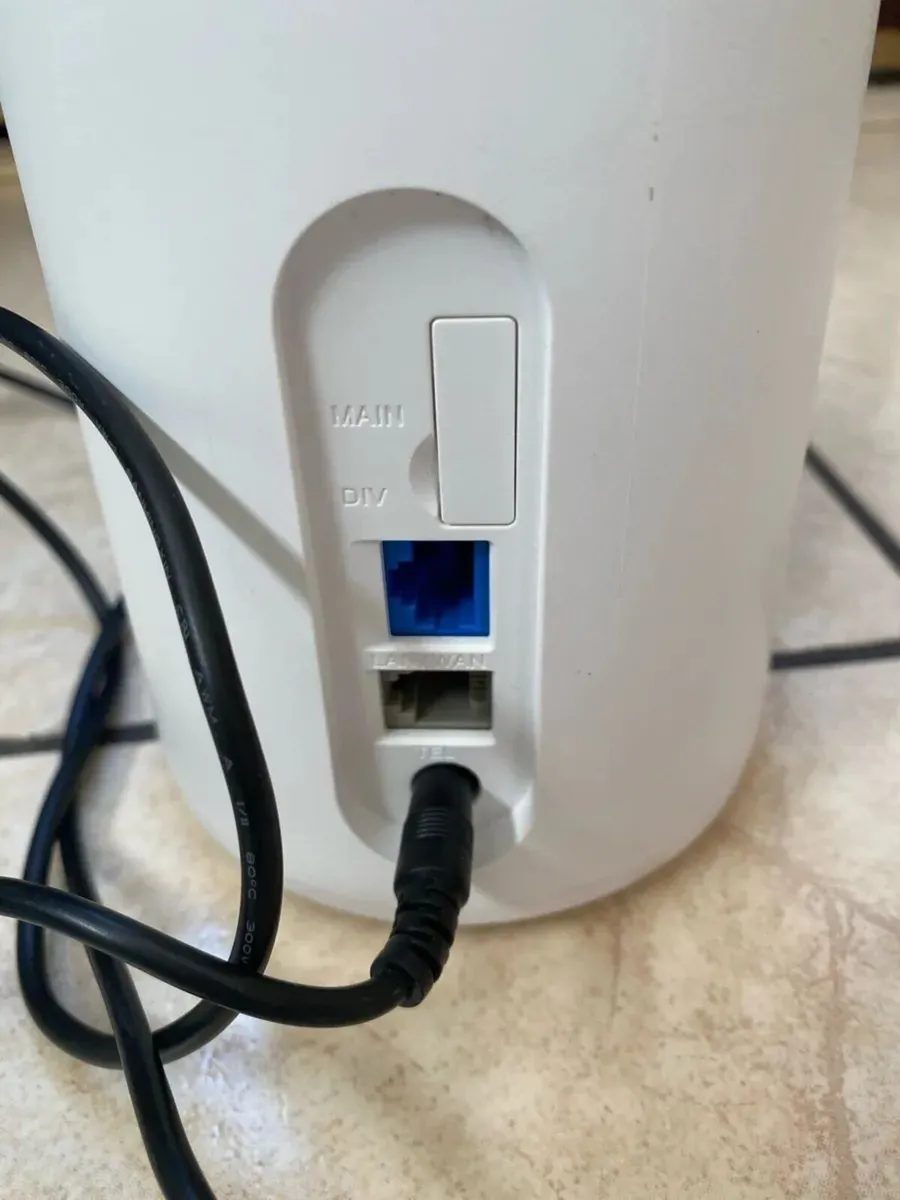 Huawei B528s-23a Wifi 4G Router - Image 2