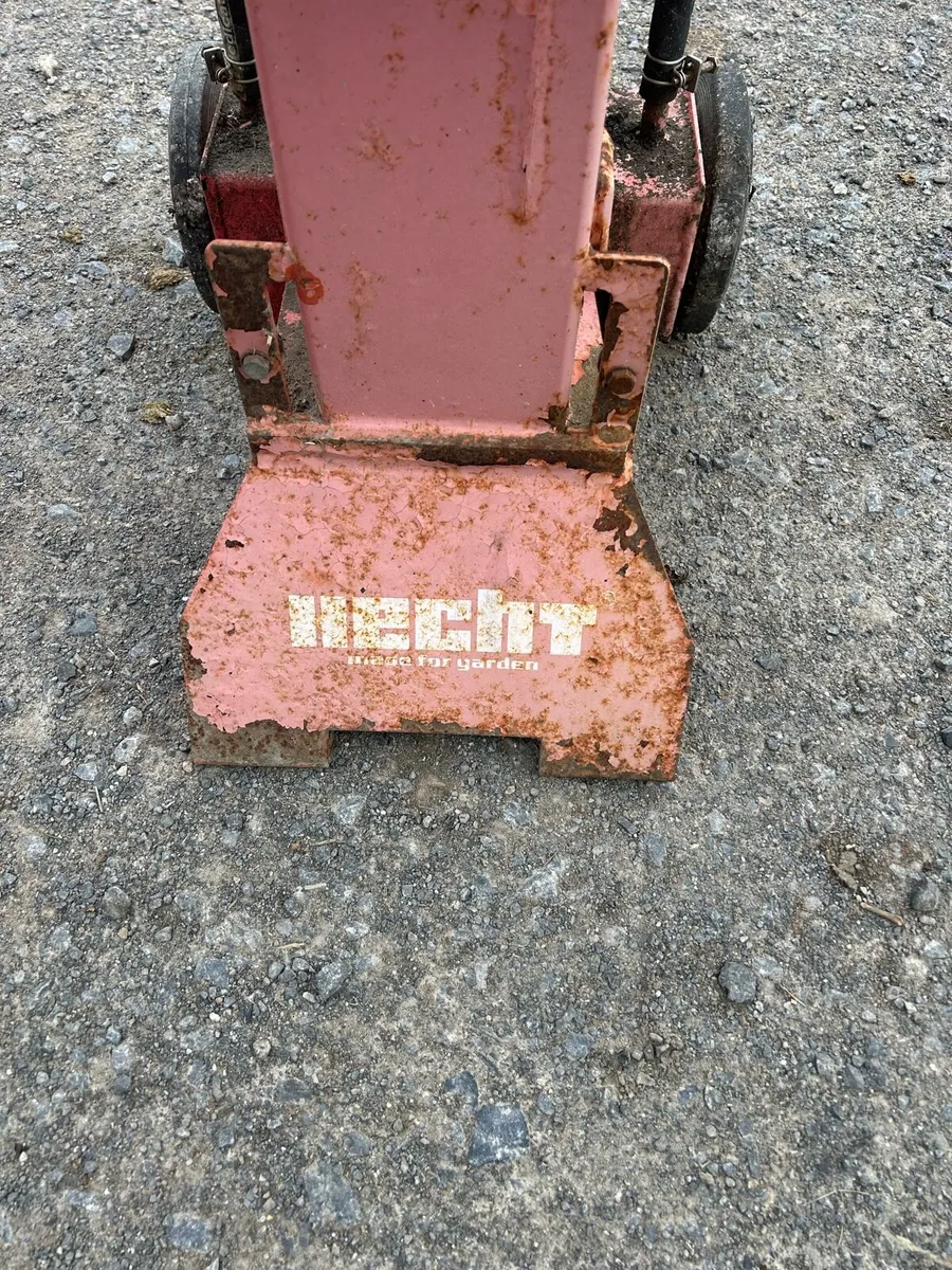 Hecht log splitter - Image 1