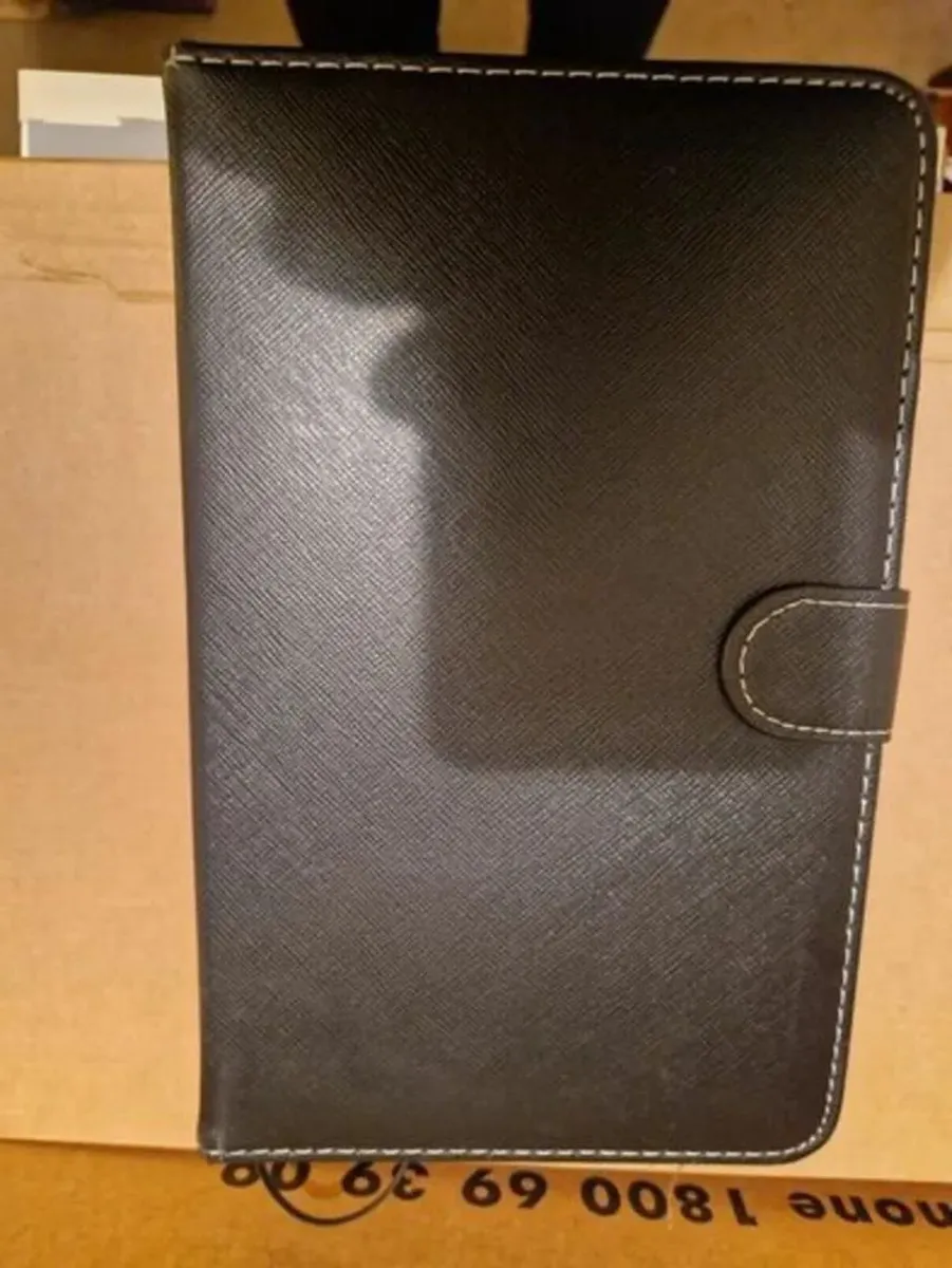 NEW Tablet Case with USB Keyboard and Stand - Image 4