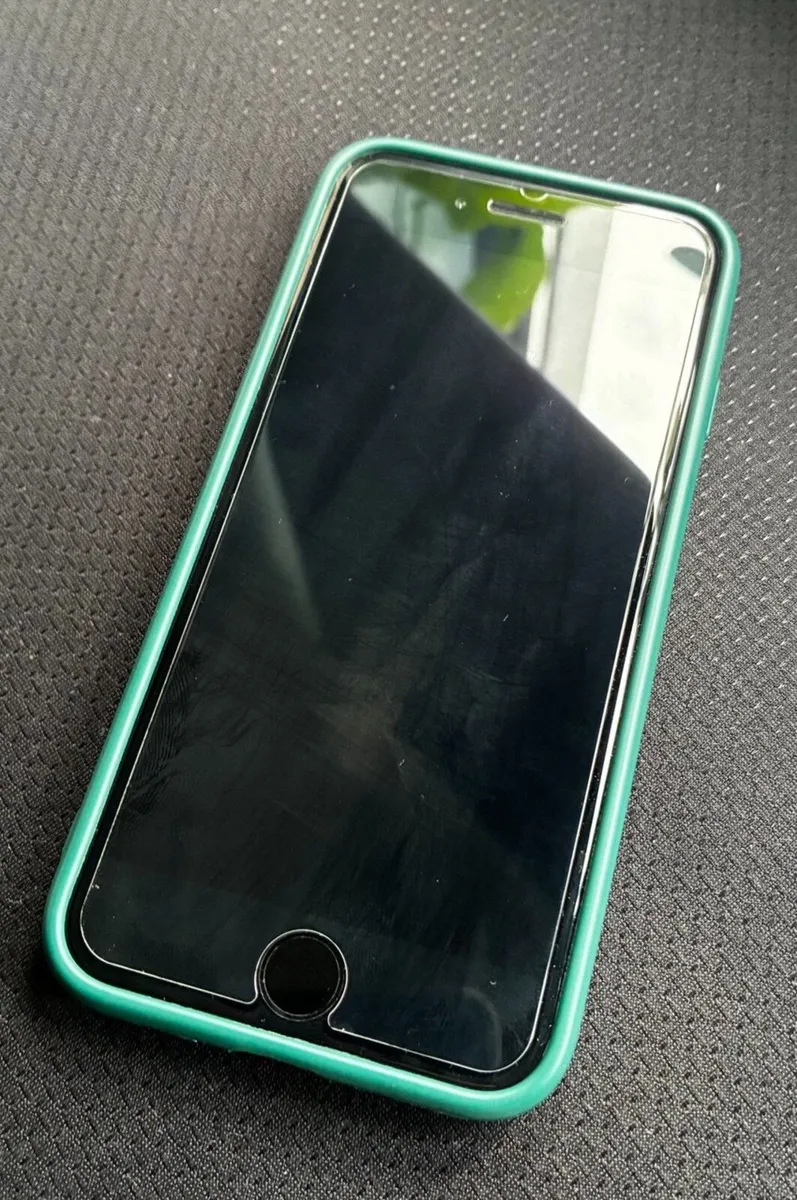 Iphone SE3 64GB - Image 2