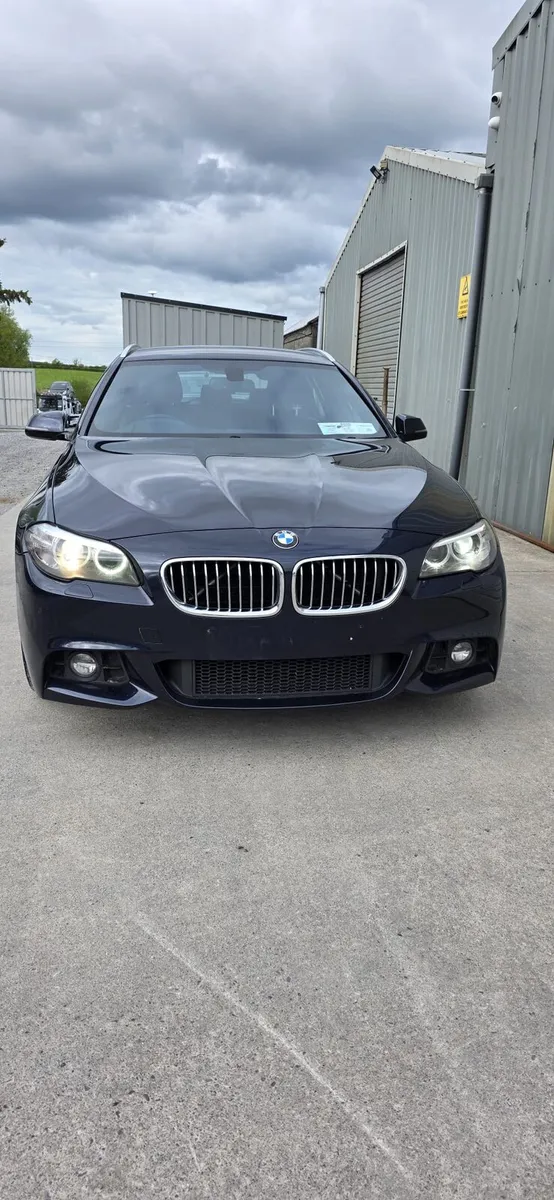 151 BMW 520D M-SPORT ESTATE - Image 2
