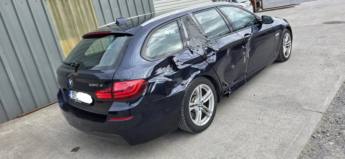 151 BMW 520D M-SPORT ESTATE - Image 4