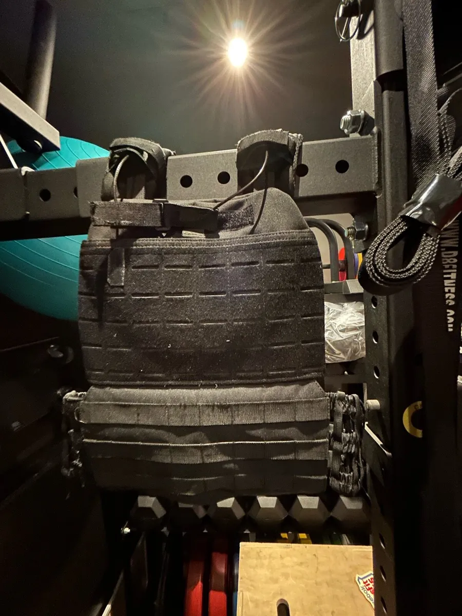 Premium Adjustable Weighted Vest and Weight Plates - Image 3