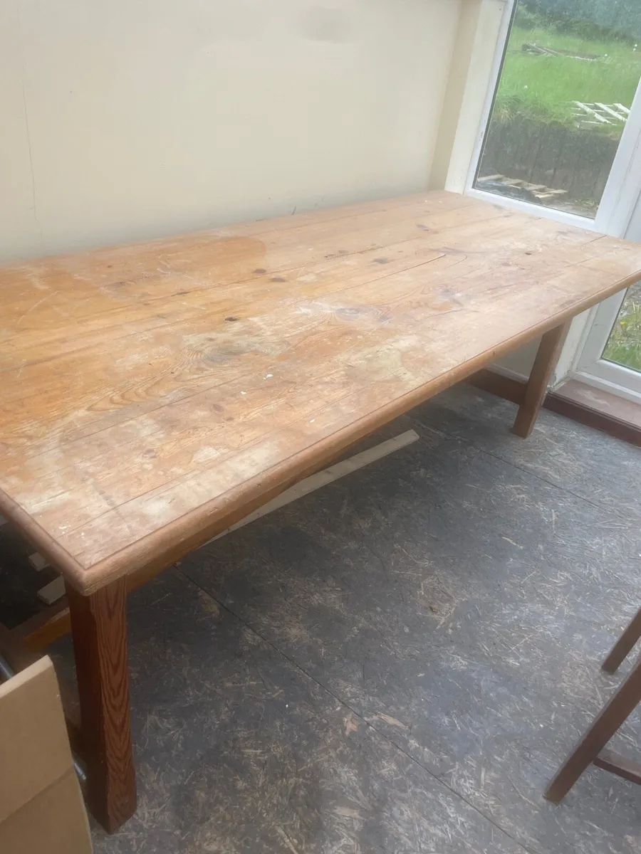 Dining table - Image 1