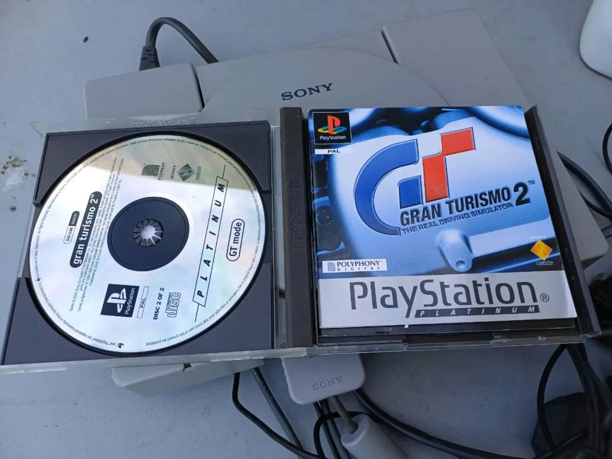 Vintage Sony PlayStation 1 - Image 4