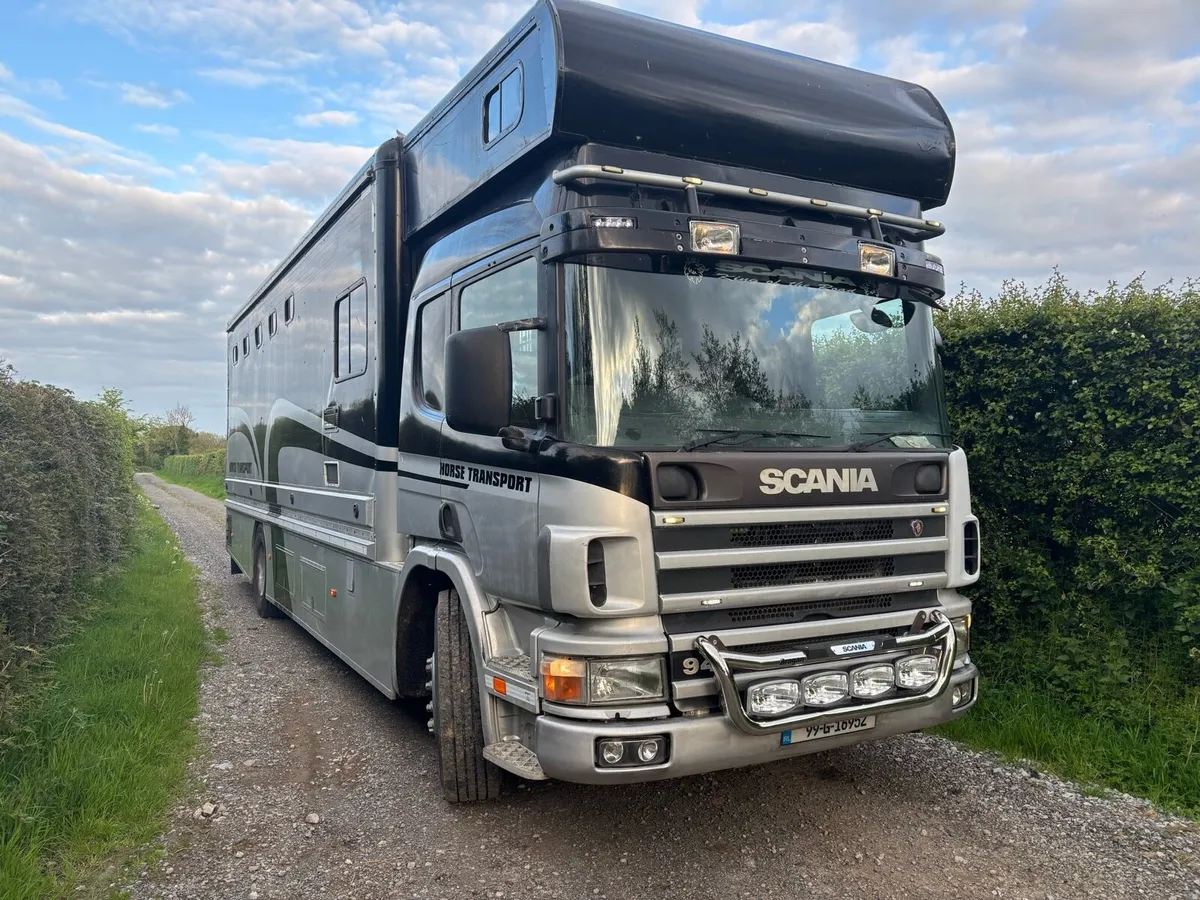 Scania 220 - Image 1