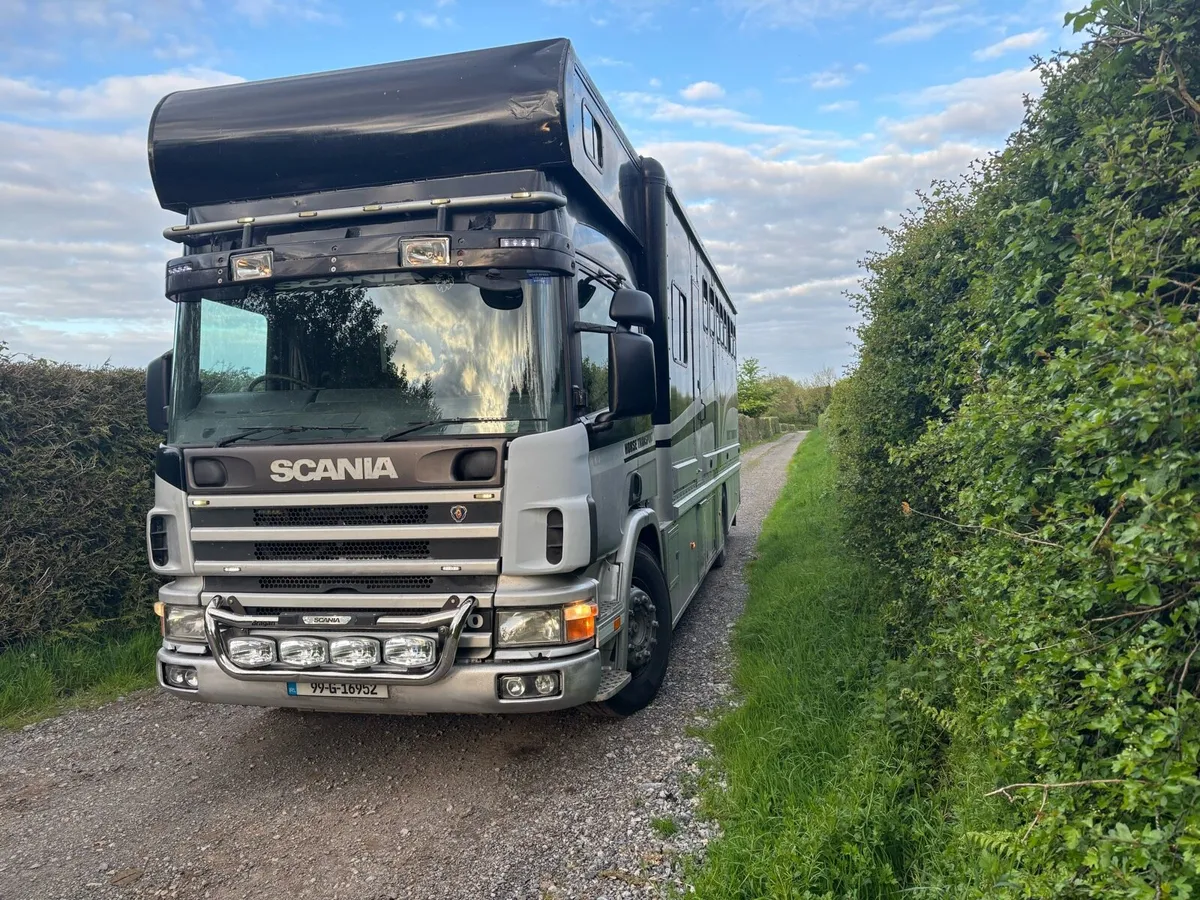 Scania 220 - Image 2