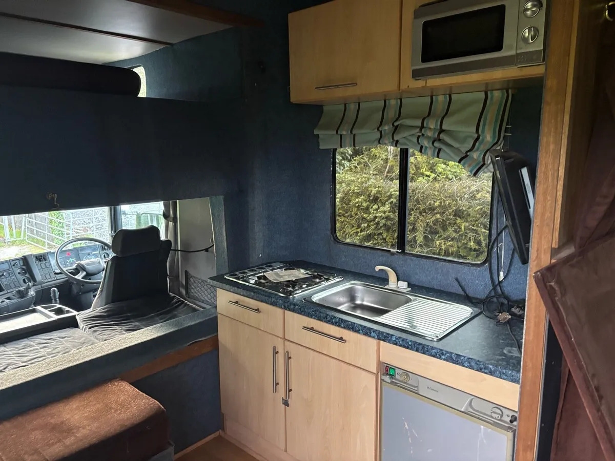 Scania 220 - Image 4