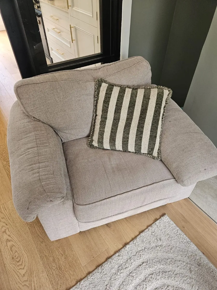 Couch - Image 2