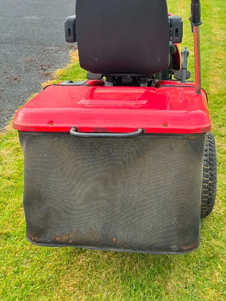 Ride on Lawnmower - Image 3