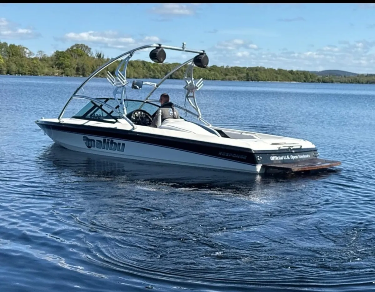Malibu Response Tournament Ski Boat Speedboat - Image 3