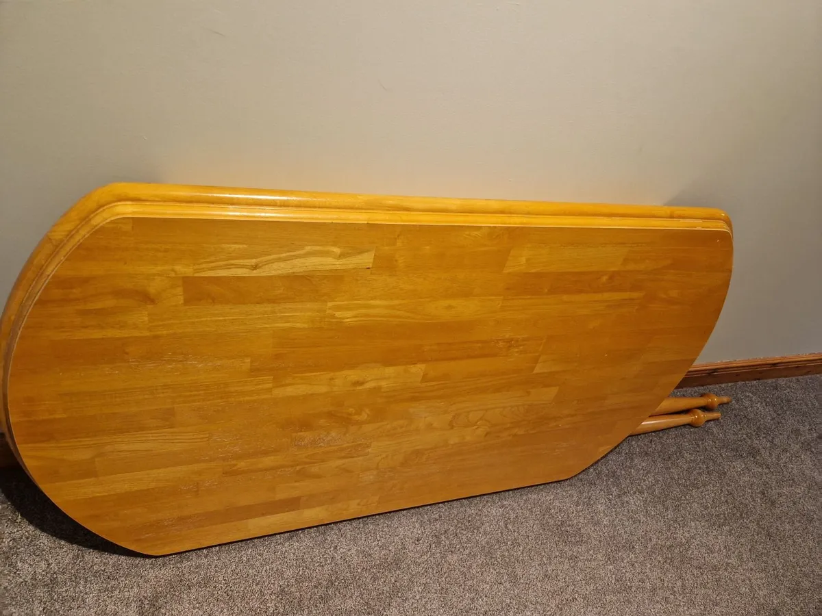 Kitchen table - Image 1