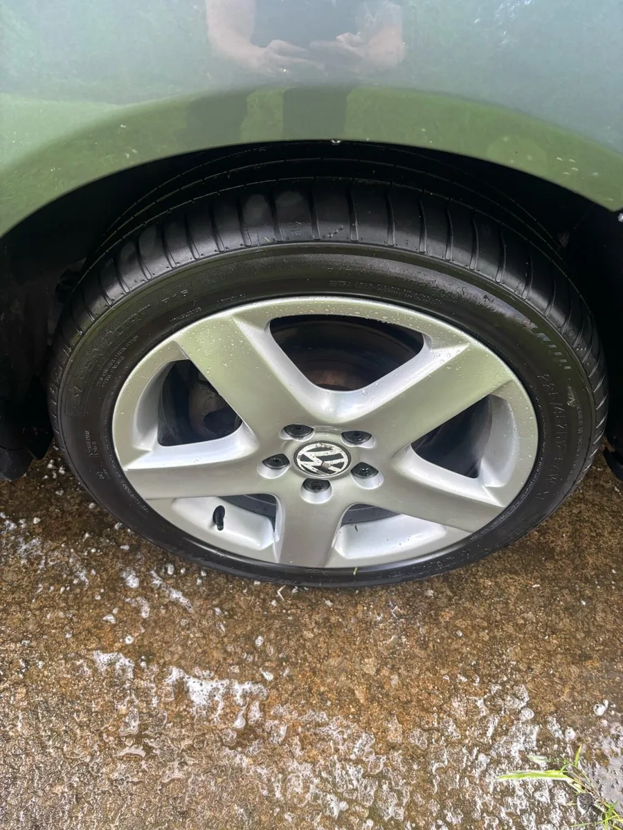 17 VW ALLOYS - Image 1