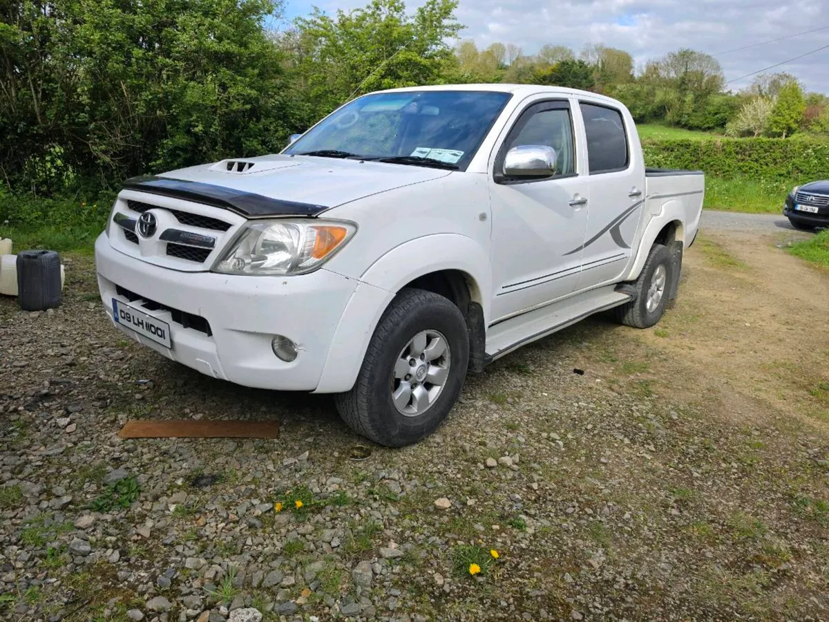 Toyota hilux 3.0 d4d breaking or complete - Image 3