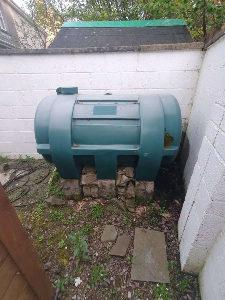 Oil tank - Image 1