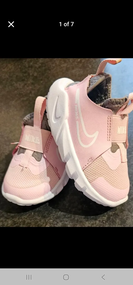 Nike pink shoes and white coat - Image 1
