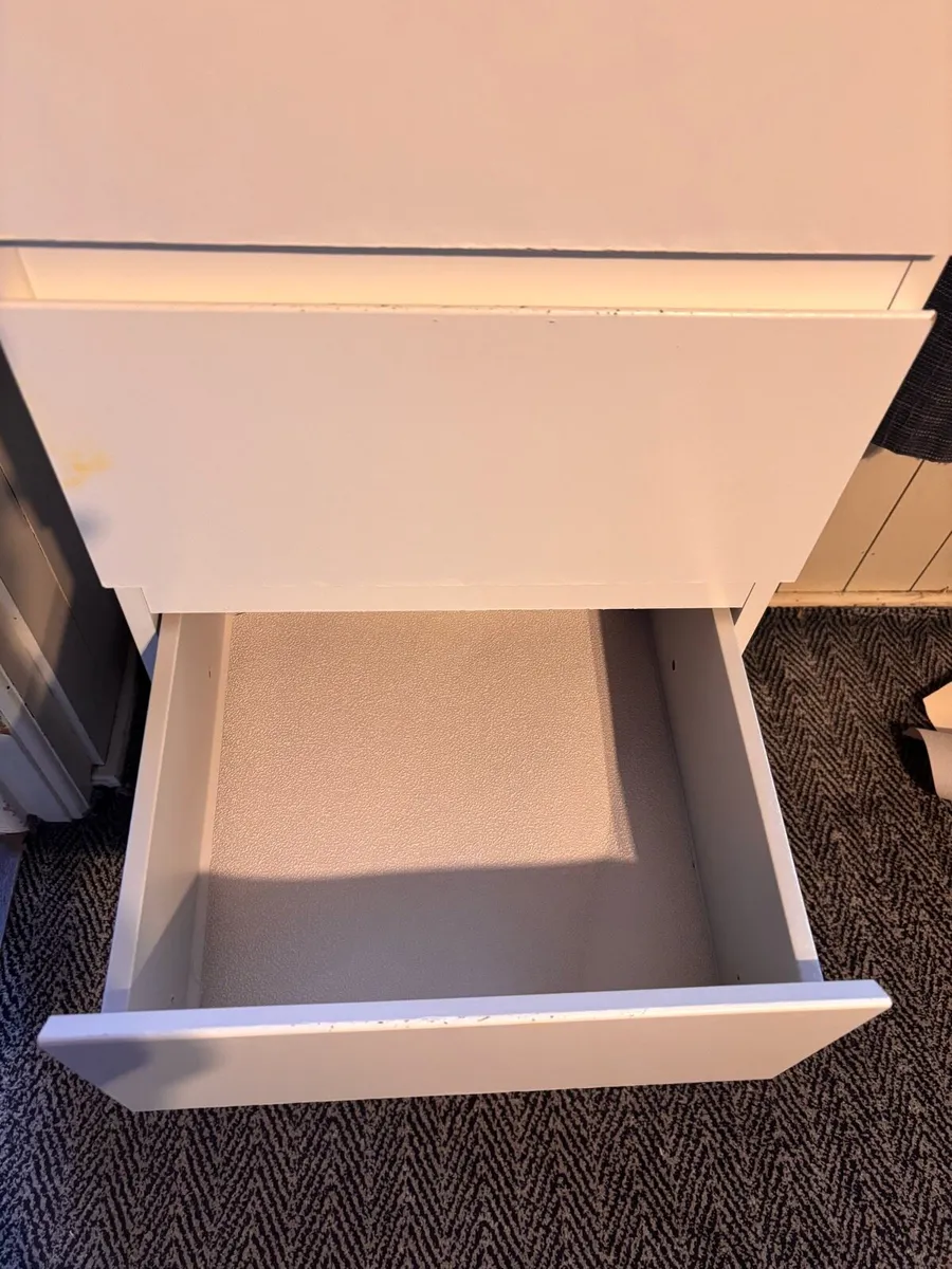 Chest of drawers - Image 2