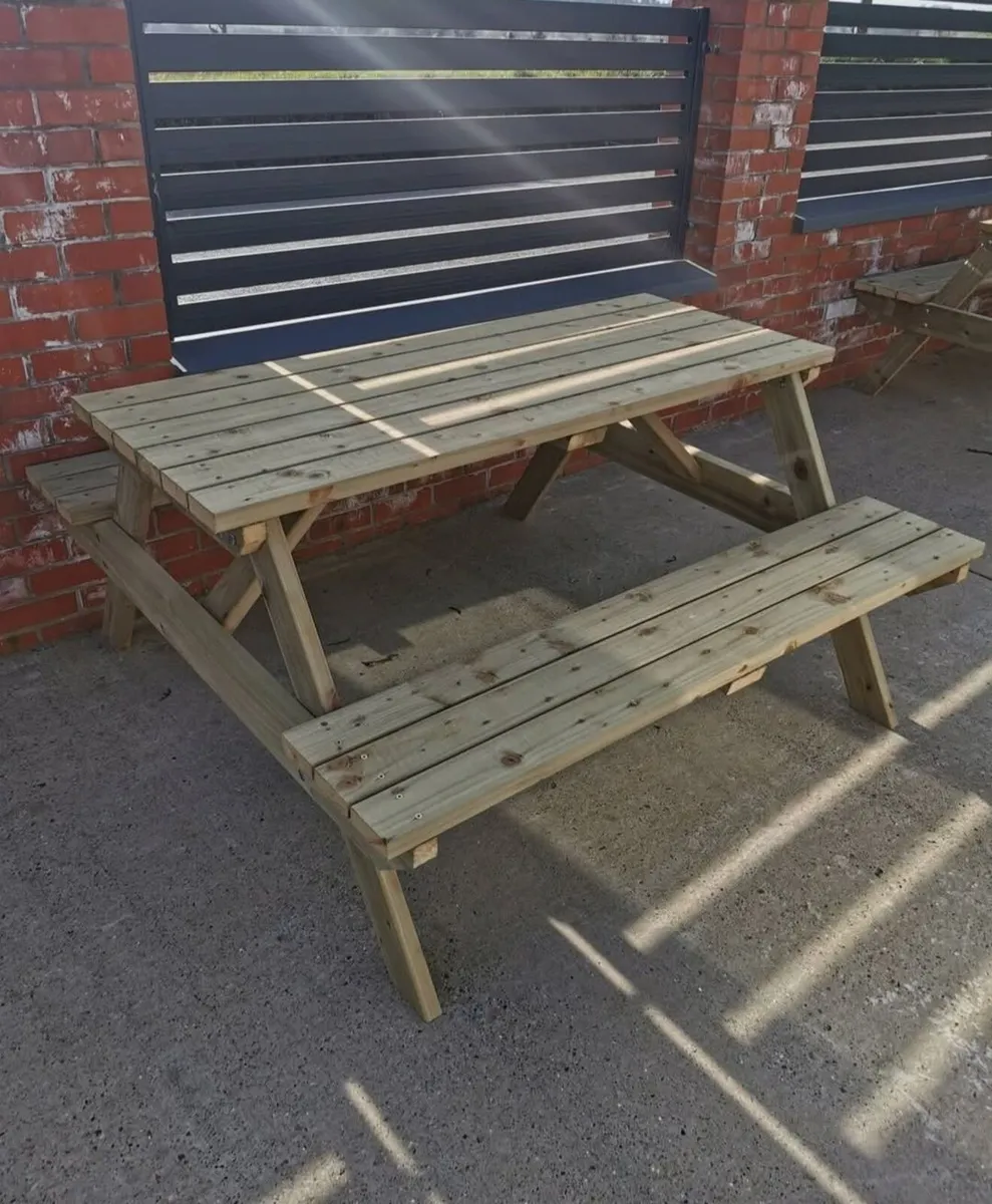 Picnic bench - Image 1