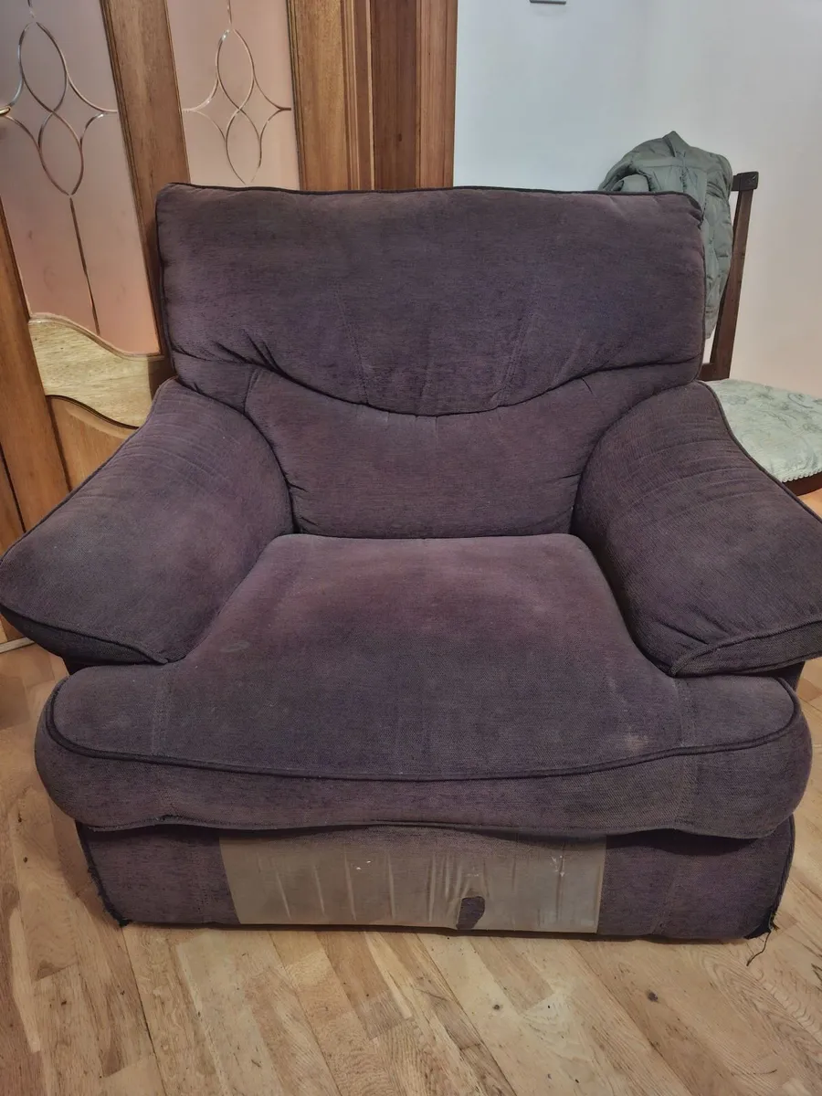 Suite of furniture - Image 1