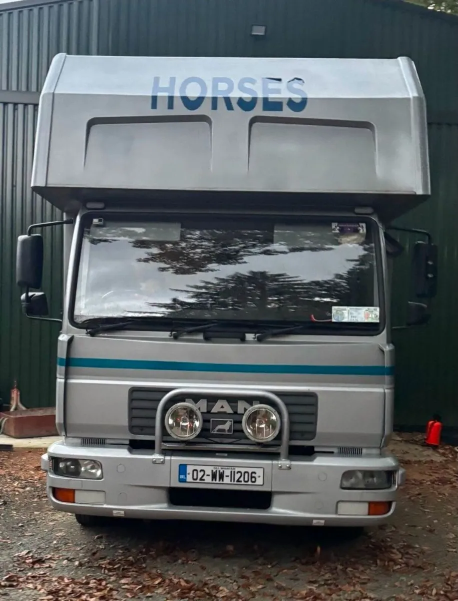 Horse Lorry 3 Stall - Image 3