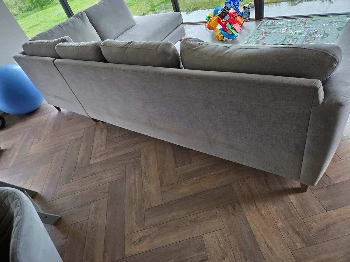 Couch - Image 4