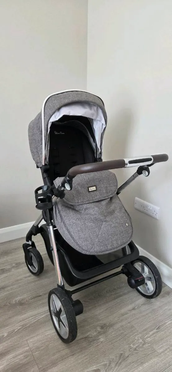 Silver Cross Pioneer Travel System + ISOFIX Base - Image 4