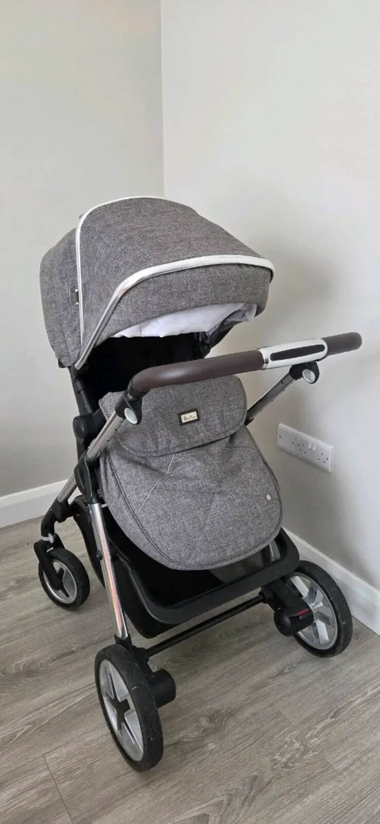 Silver Cross Pioneer Travel System + ISOFIX Base - Image 3