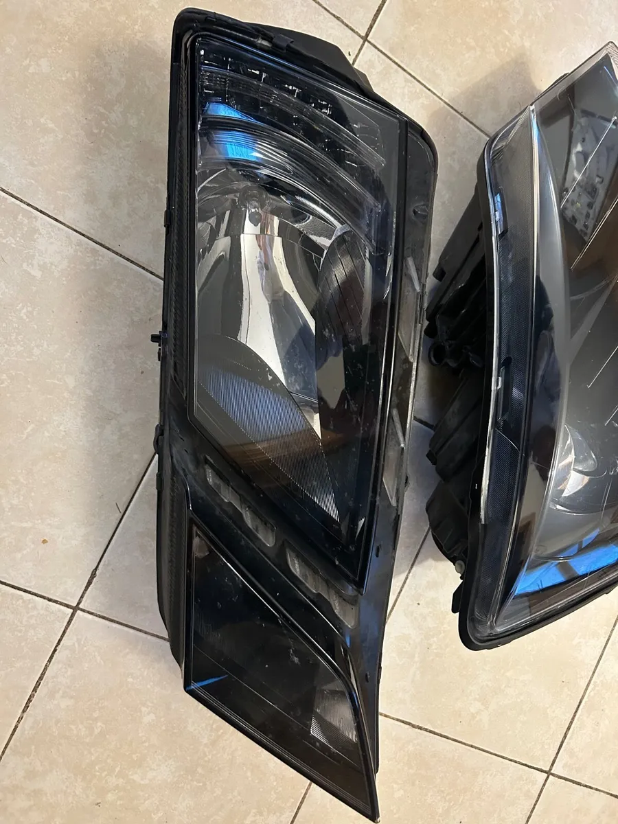 Car headlights / grilles - Image 4