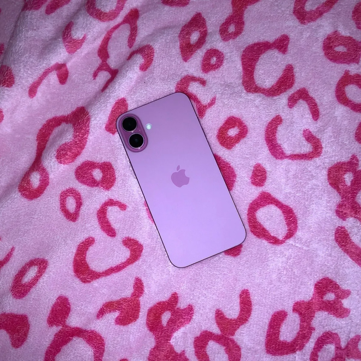 iPhone 16 plus - Image 1