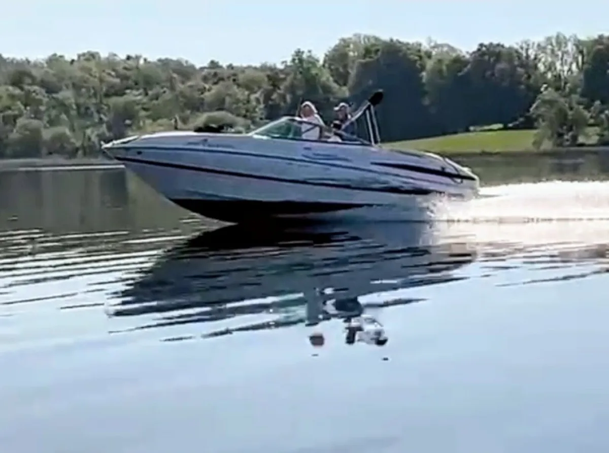 Maxum 2400sc3 Cuddy cabin sports cruiser speedboat - Image 1