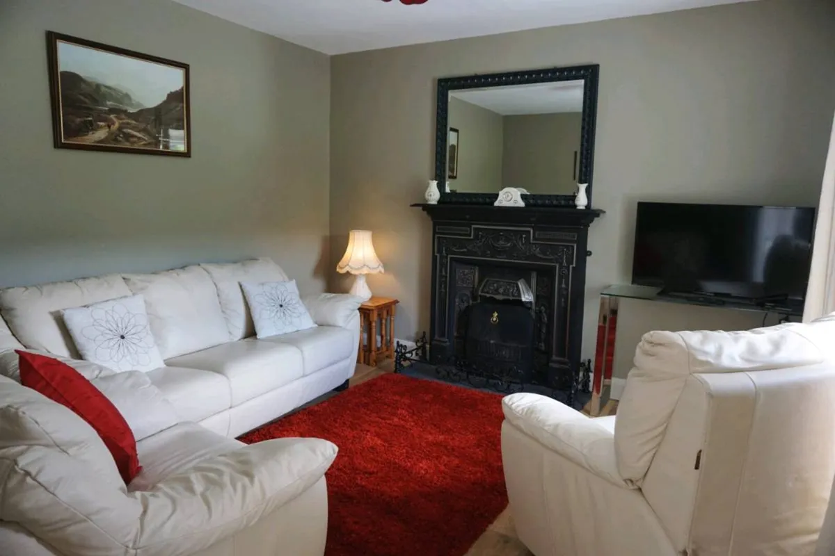 Short stay in Sally's - Image 3