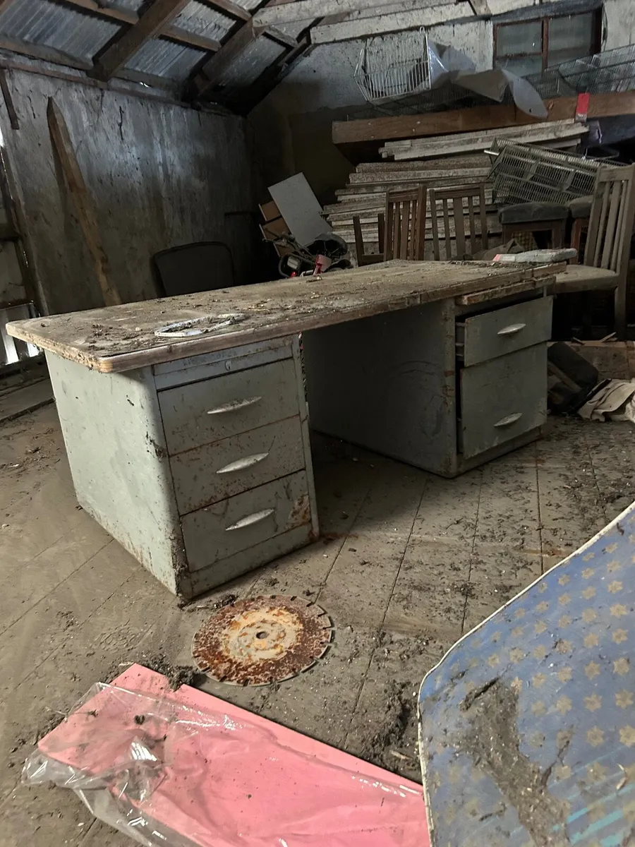 Desk - Image 4