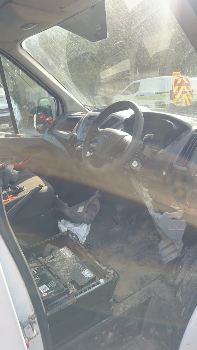 2015 mk8 transit rwd for breaking - Image 4