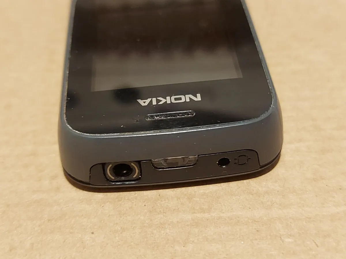 Nokia 100 Mobile Phone, mint condition - Image 3