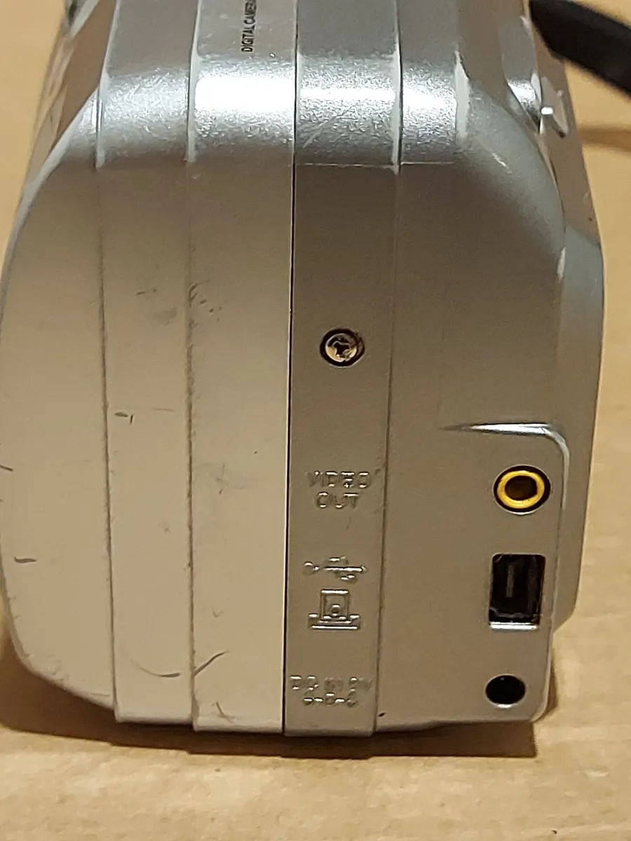 FujiFilm Finepix A210 Digital Camera 3.2MP - Image 3