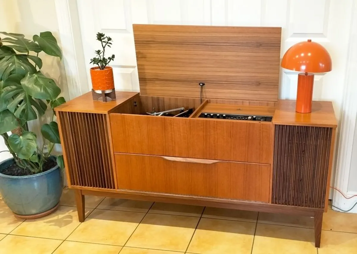 Mid Century Vintage Dynatron Stereo Radiogram - Image 2