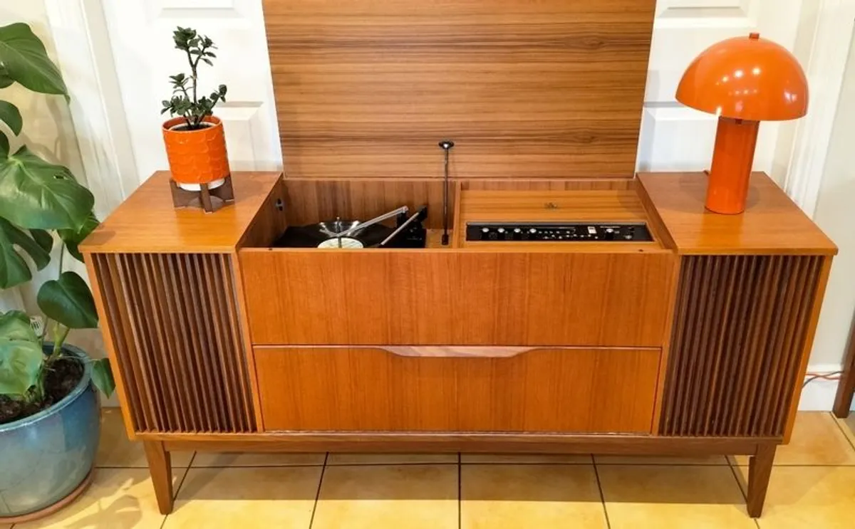 Mid Century Vintage Dynatron Stereo Radiogram - Image 3