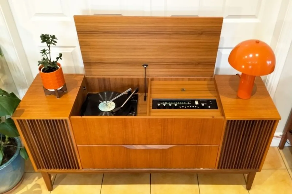 Mid Century Vintage Dynatron Stereo Radiogram - Image 4