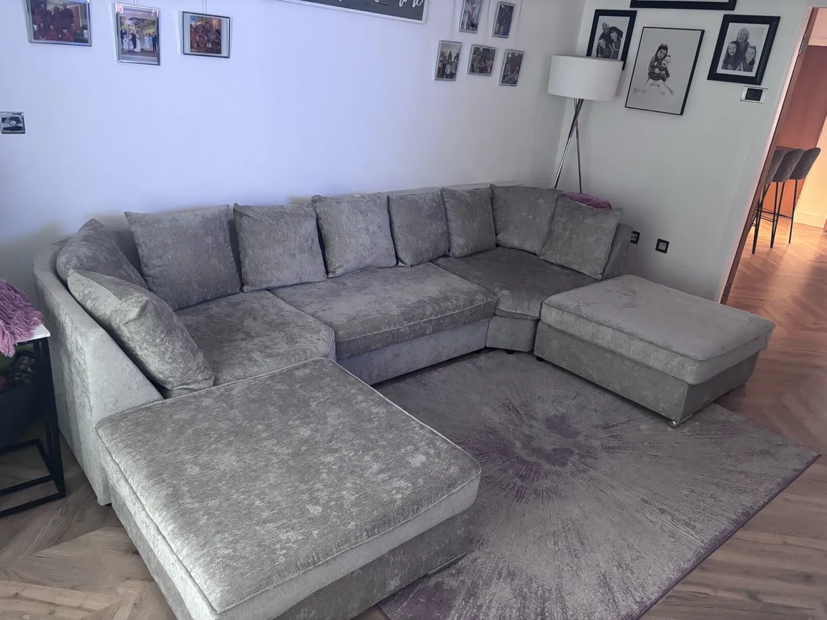 Large couch - Image 2