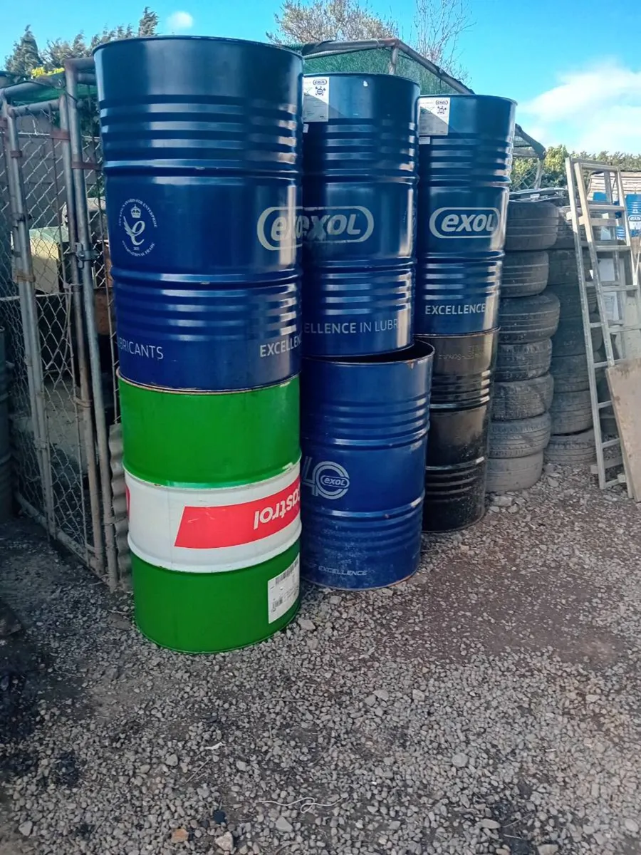 Oil barrels - Image 1