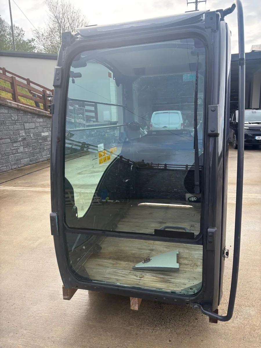 Hitachi cab - Image 3