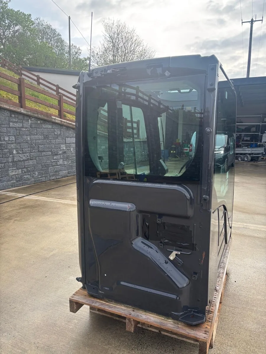 Hitachi cab - Image 4