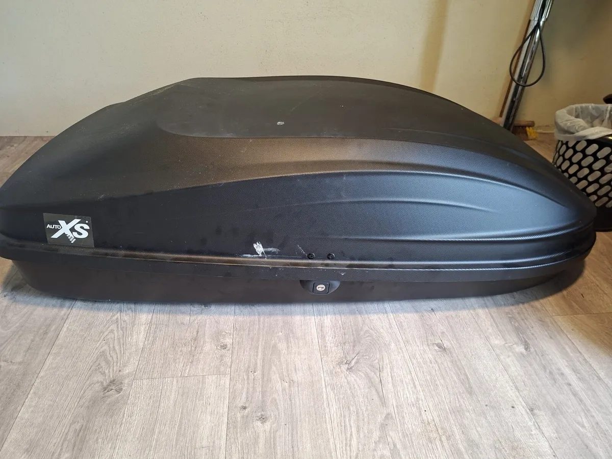 Roof box - Image 1