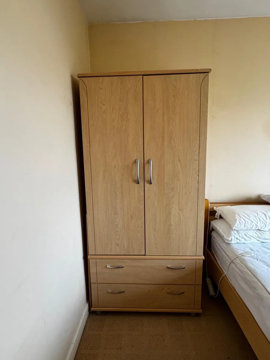 High quality - 2 wardrobes and chest of drawers - Image 2