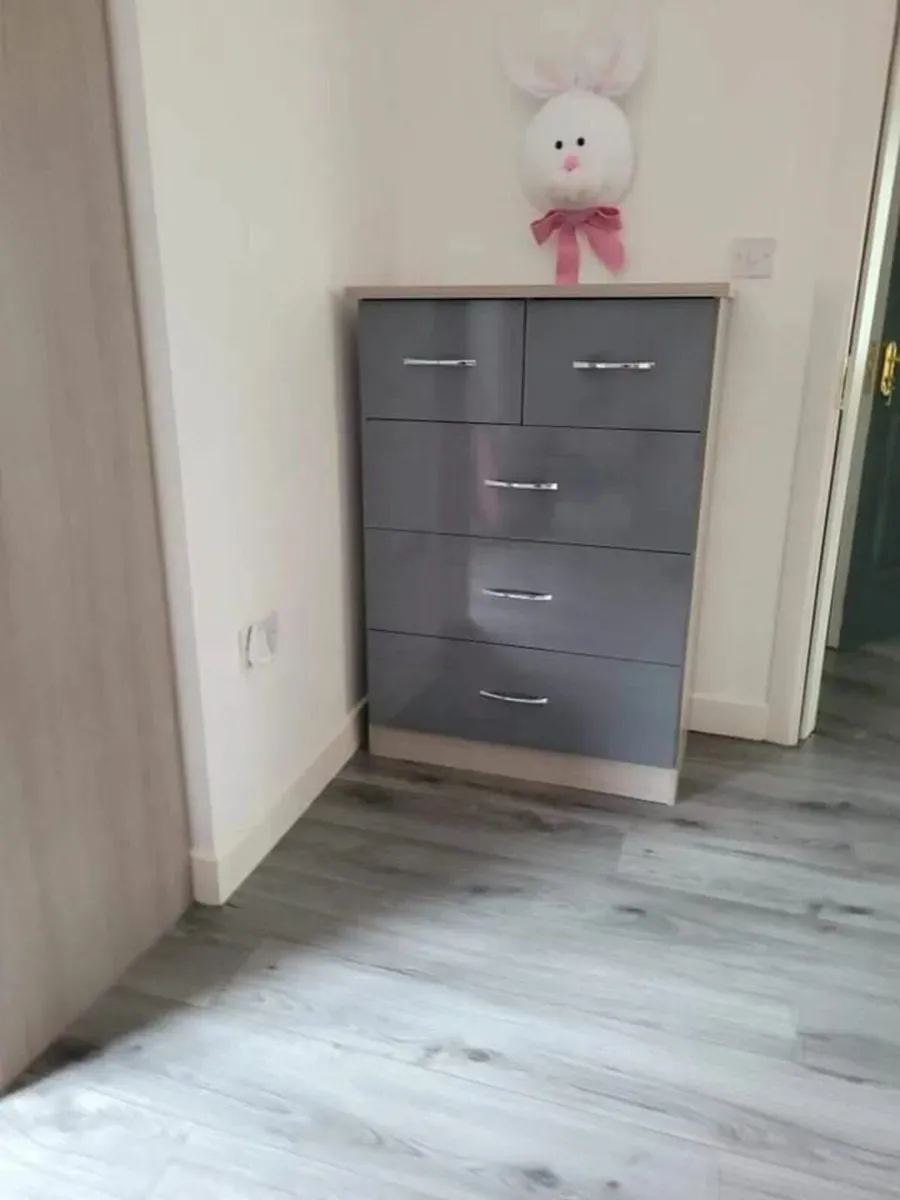 4 DOOR WARDROBES - Image 3