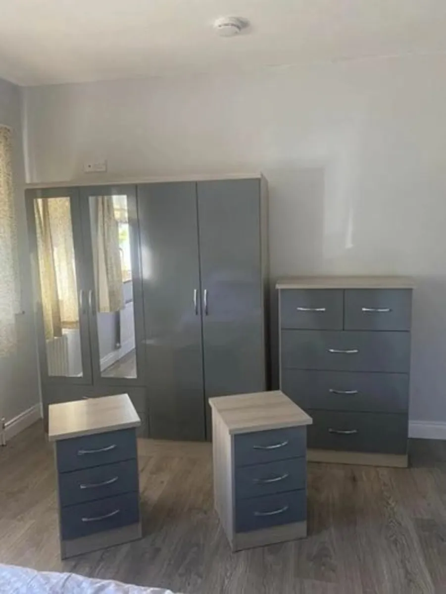 4 DOOR WARDROBES - Image 2