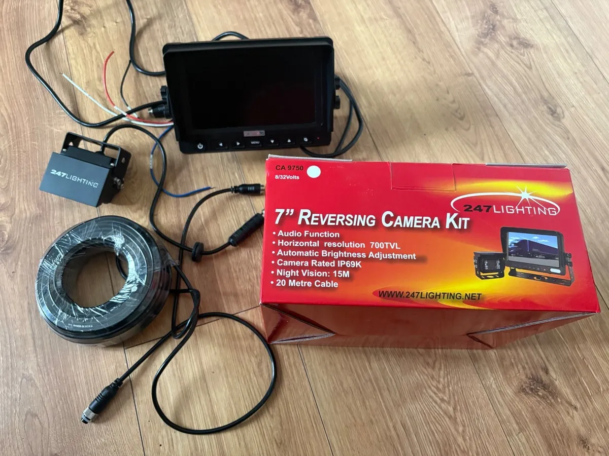 24/7 LIGHTING 7" REVERSING CAMERA KIT - Image 1