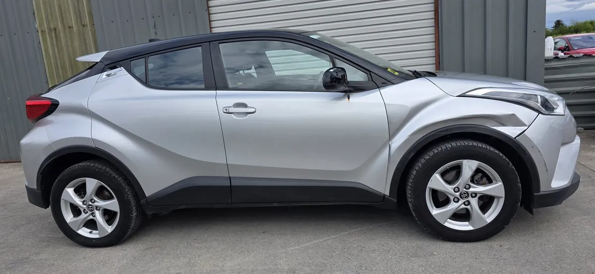 172 TOYOTA CHR - Image 2