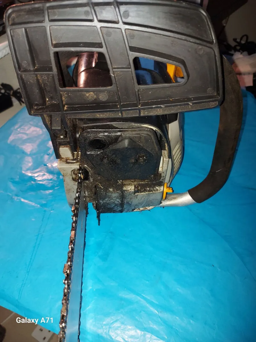 Titan 20 Inch PETROL Chainsaw, Excellent Condition - Image 3